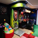 Capsule Luna Park - Jacuzzi - Sauna - Jeux&arcades - Billard - Netflix&home Cinéma - *