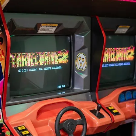 Capsule Luna Park - Jacuzzi - Sauna - Jeux & Arcades - Billard - Netflix & Cinema -