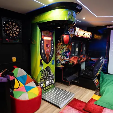 Capsule Luna Park - Sauna - Jeux D'arcade - Jacuzzi - Billard - Netflix *