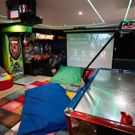 Capsule Luna Park - Sauna - Jeux D'arcade - Jacuzzi - Billard - Netflix Appartement *