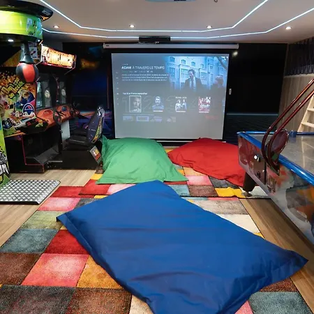 Appartement Capsule Luna Park - Sauna - Jeux D'arcade - Jacuzzi - Billard - Netflix Valenciennes
