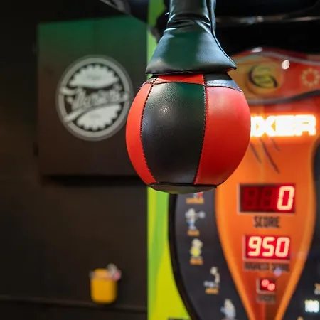 Capsule Luna Park - Jacuzzi - Sauna - Jeux & Arcades - Billard - Netflix & Cinema -