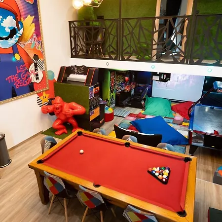 Capsule Luna Park - Sauna - Jeux D'arcade - Jacuzzi - Billard - Netflix Appartement