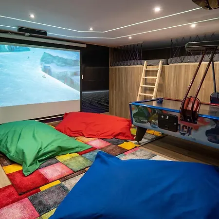 Apartment Capsule Luna Park - Jacuzzi - Sauna - Jeux & Arcades - Billard - Netflix & Cinema - Valenciennes