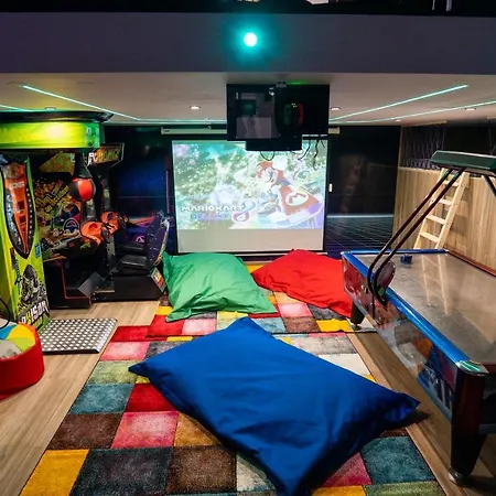Apartment Capsule Luna Park - Jacuzzi - Sauna - Jeux & Arcades - Billard - Netflix & Cinema - Valenciennes
