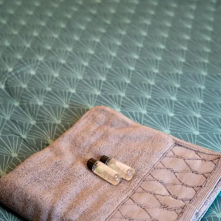 Apartment Capsule Luna Park - Jacuzzi - Sauna - Jeux & Arcades - Billard - Netflix & Cinema - Valenciennes