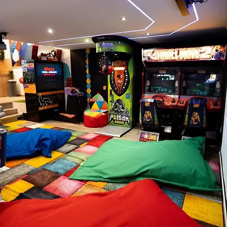 Apartment Capsule Luna Park - Jacuzzi - Sauna - Jeux & Arcades - Billard - Netflix & Cinema -