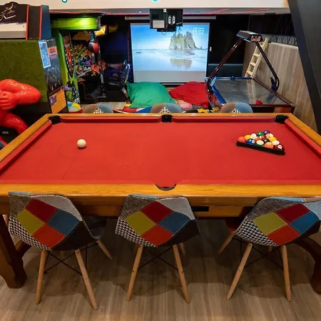 Capsule Luna Park - Jacuzzi - Sauna - Jeux & Arcades - Billard - Netflix & Cinema -