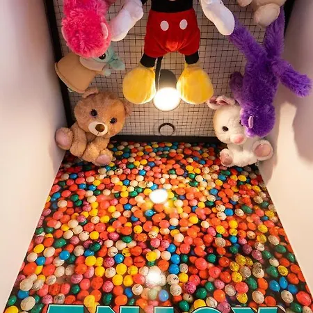 Apartment Capsule Luna Park - Jacuzzi - Sauna - Jeux & Arcades - Billard - Netflix & Cinema -