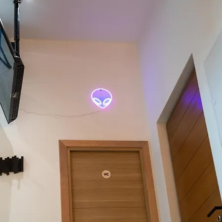 Apartment Capsule Luna Park - Jacuzzi - Sauna - Jeux & Arcades - Billard - Netflix & Cinema - Valenciennes